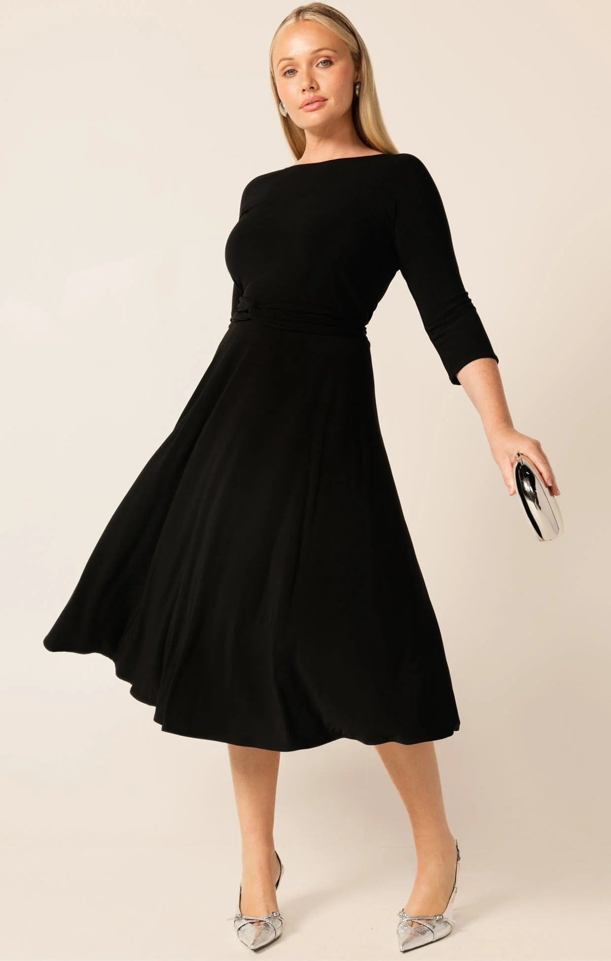 3/4 SLEEVE REVERSE WRAP MIDI DRESS IN BLACK - Image 5