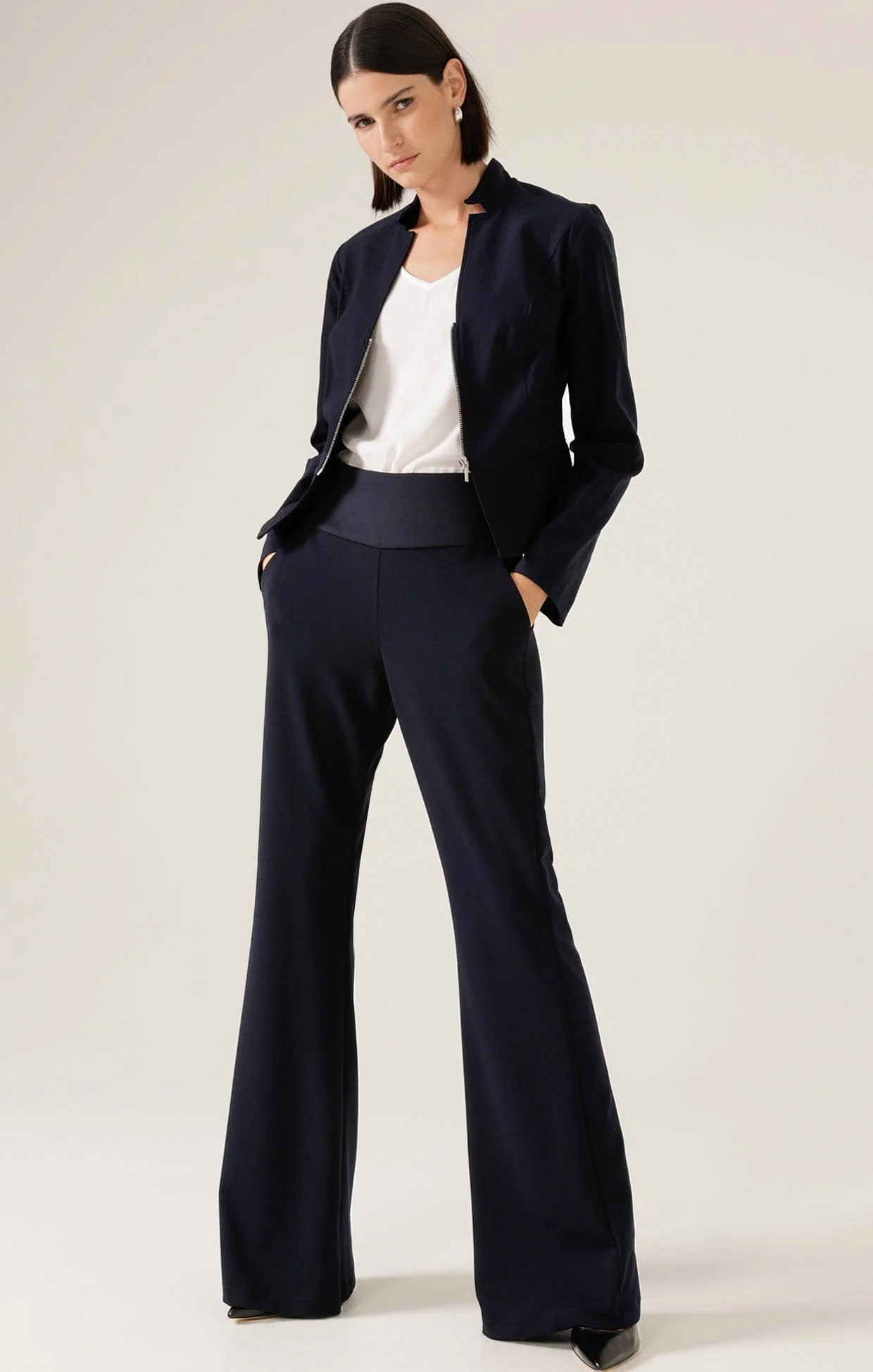 CLASSIC TROUSER IN NAVY - Image 4