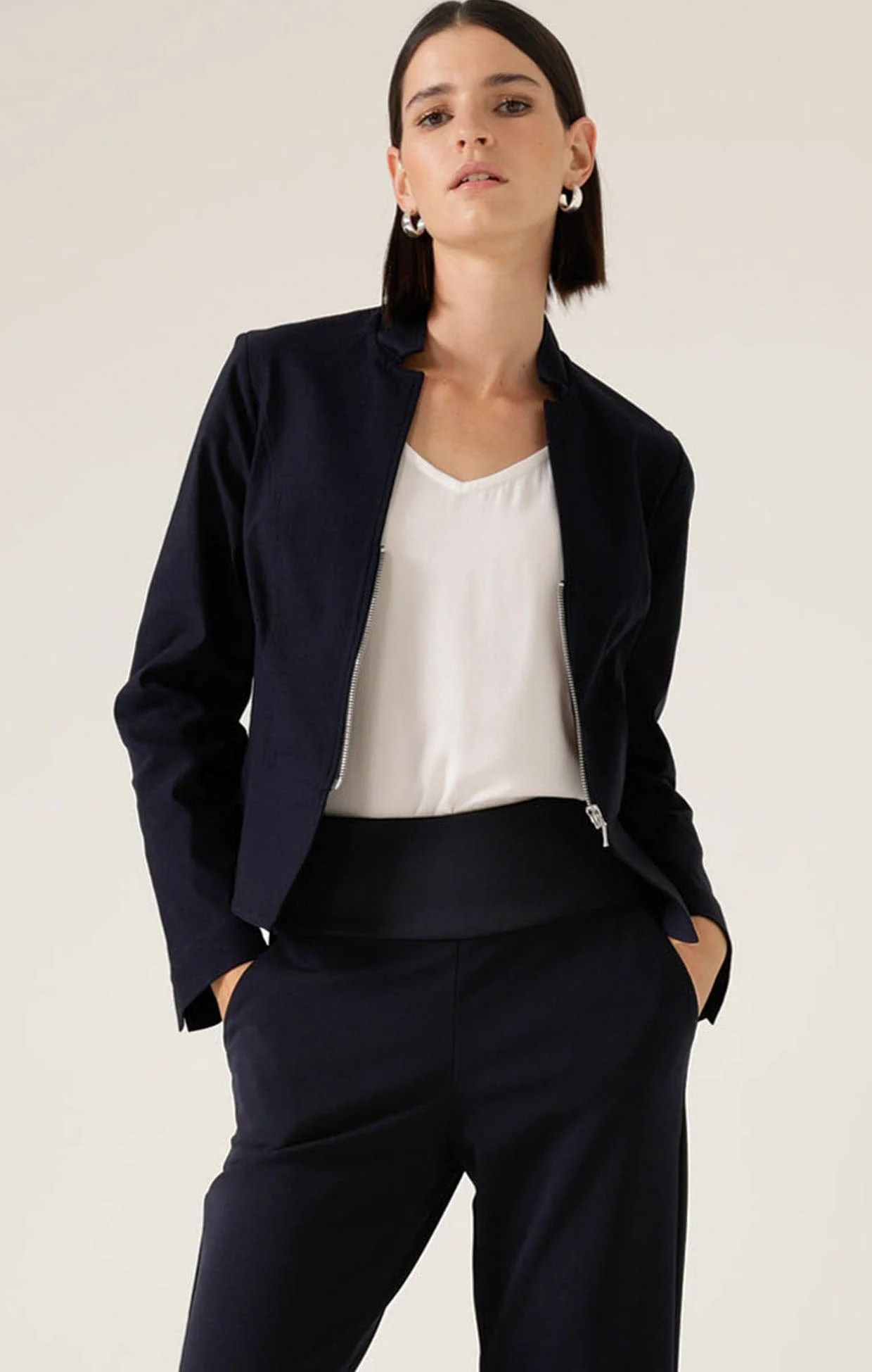 FRONT ZIP PEPLUM JACKET IN NAVY - Image 3