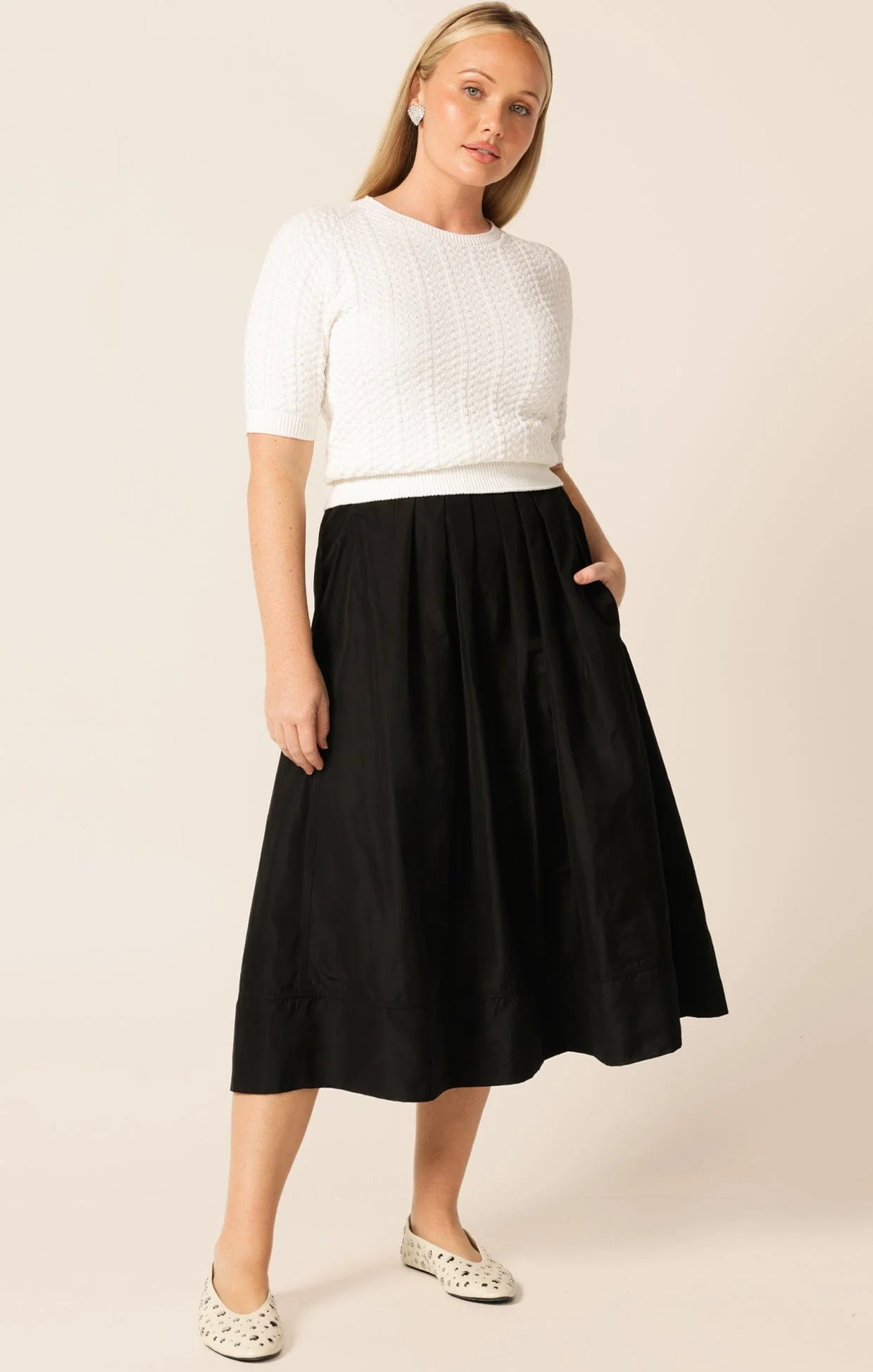 PLEATED A-LINE SKIRT IN BLACK - Image 7