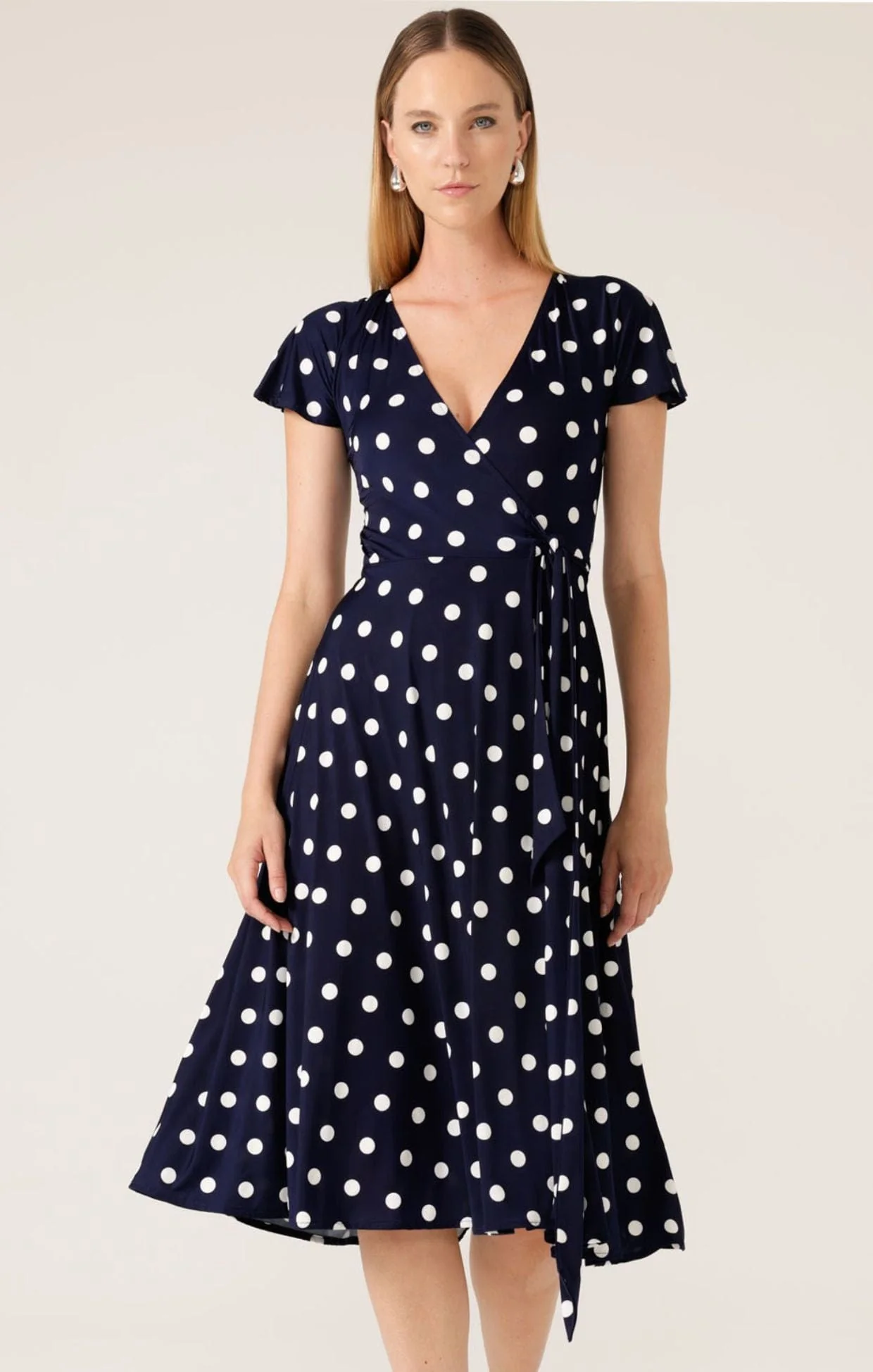 REVERSE WRAP MIDI DRESS IN NAVY WHITE SPOT - Image 4