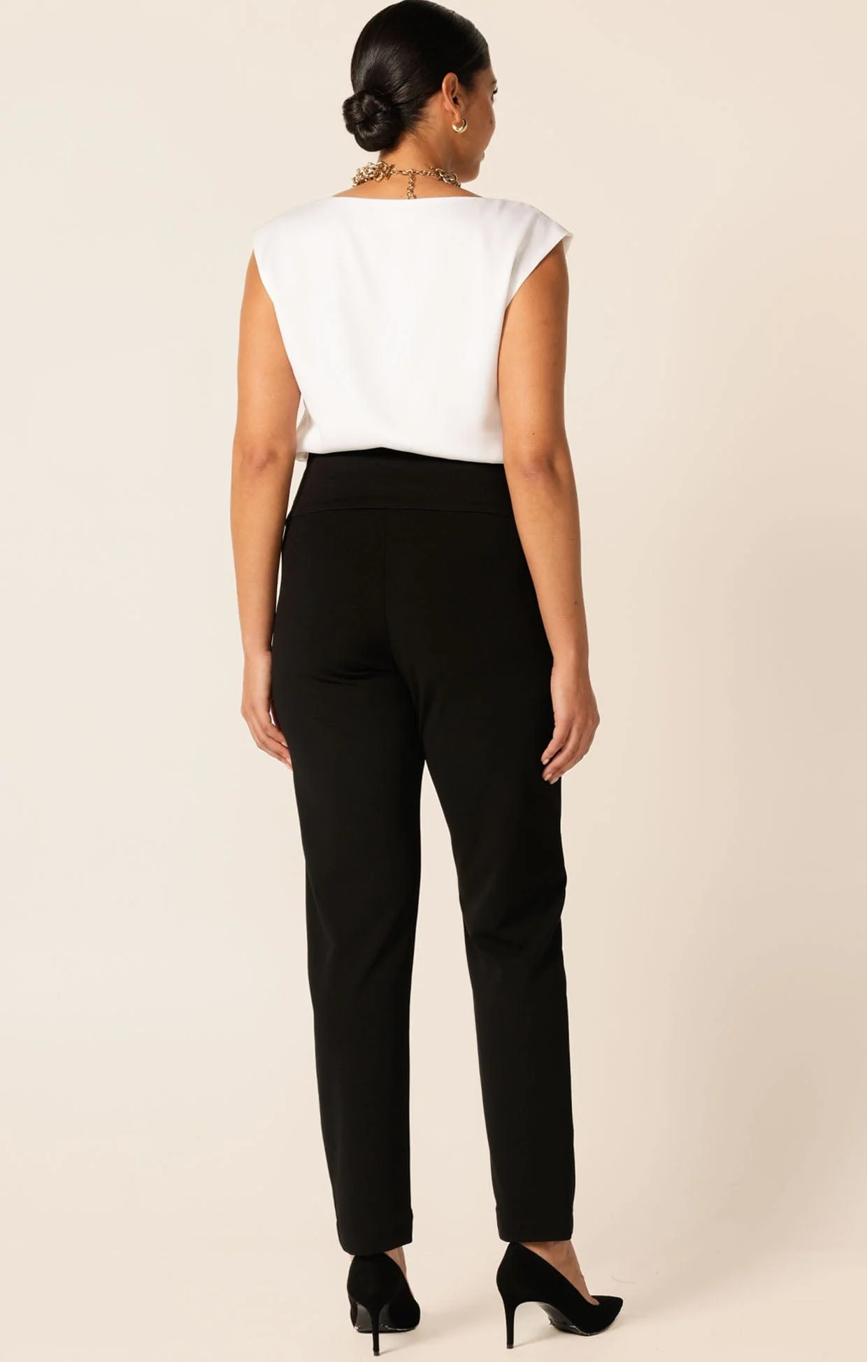 TAPERED LEG PANT IN BLACK - Image 10